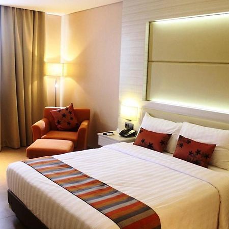 Sotis Hotel Kupang Exterior foto