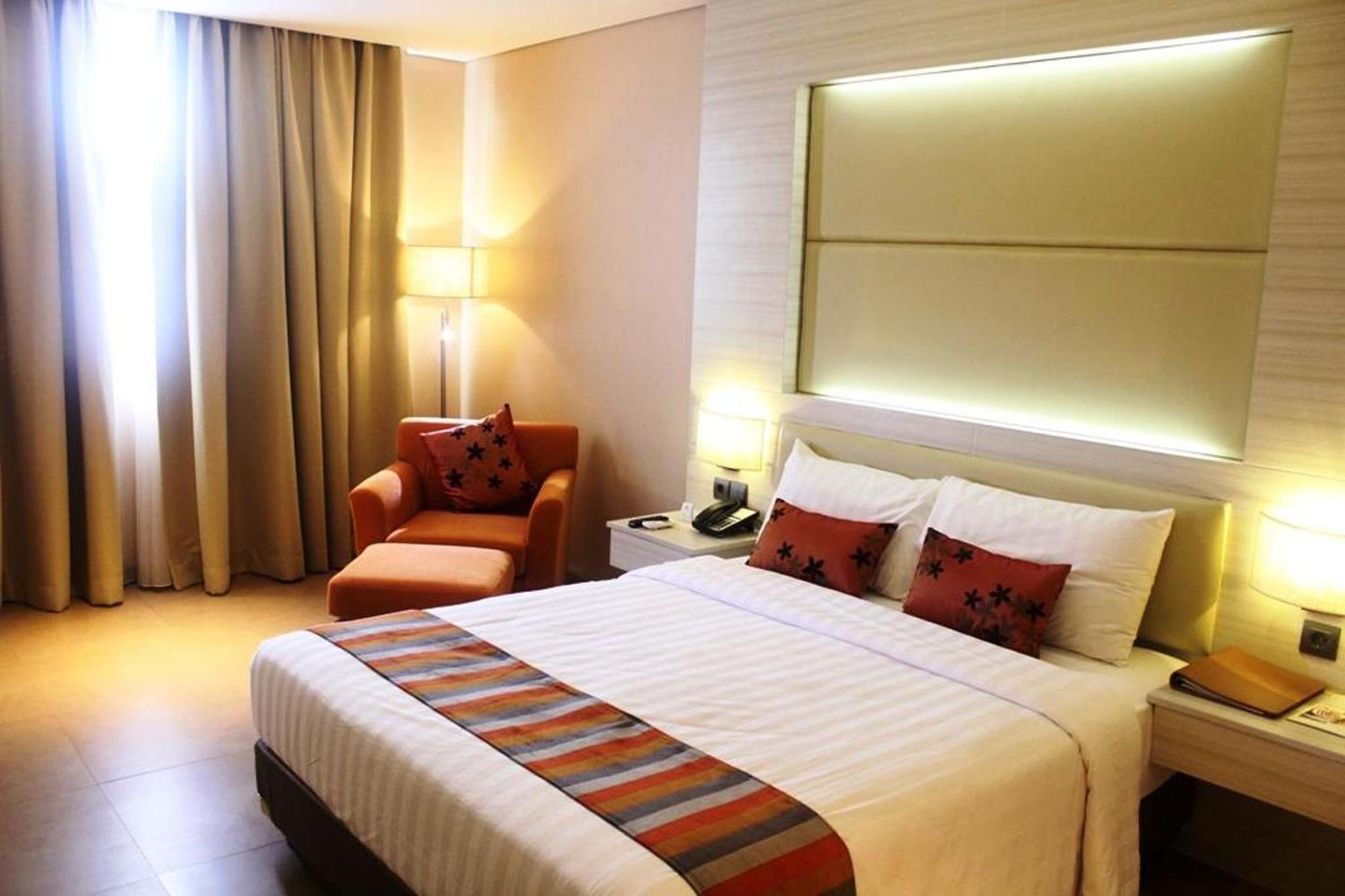 Sotis Hotel Kupang Exterior foto