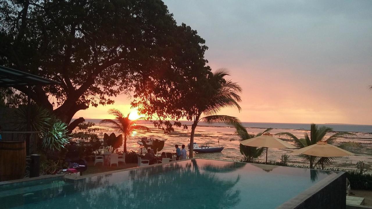 Sotis Hotel Kupang Exterior foto
