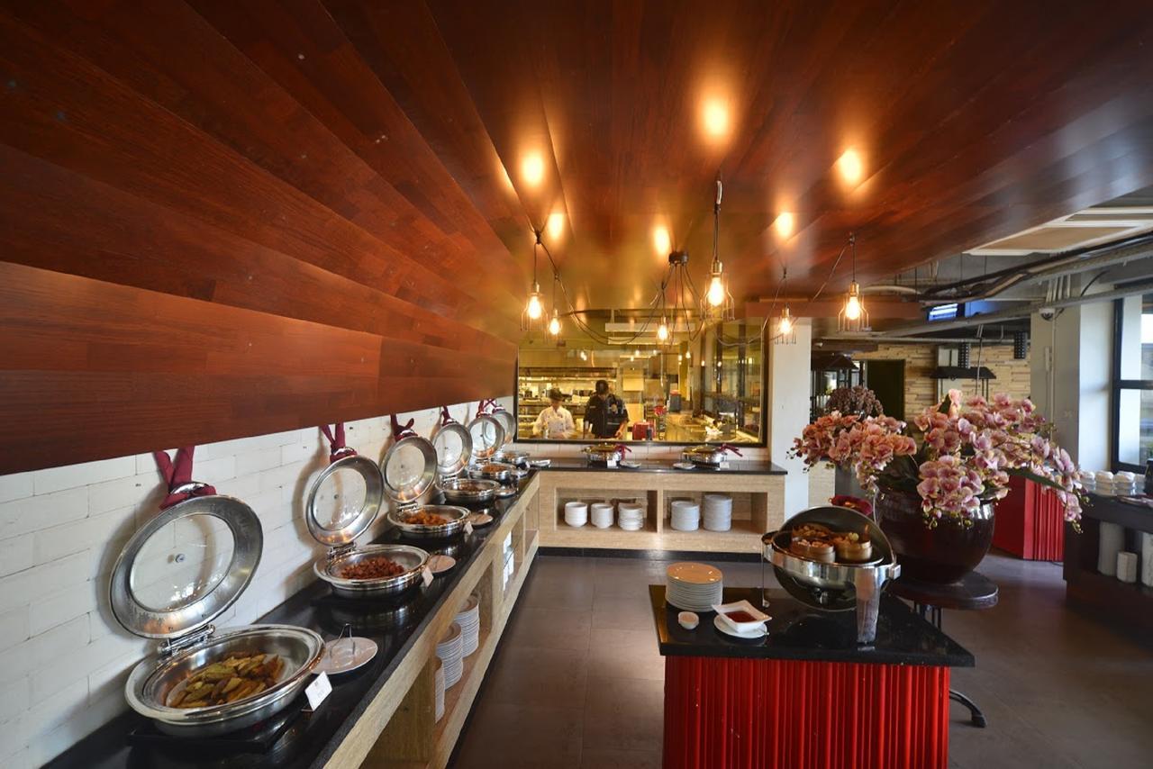 Sotis Hotel Kupang Exterior foto