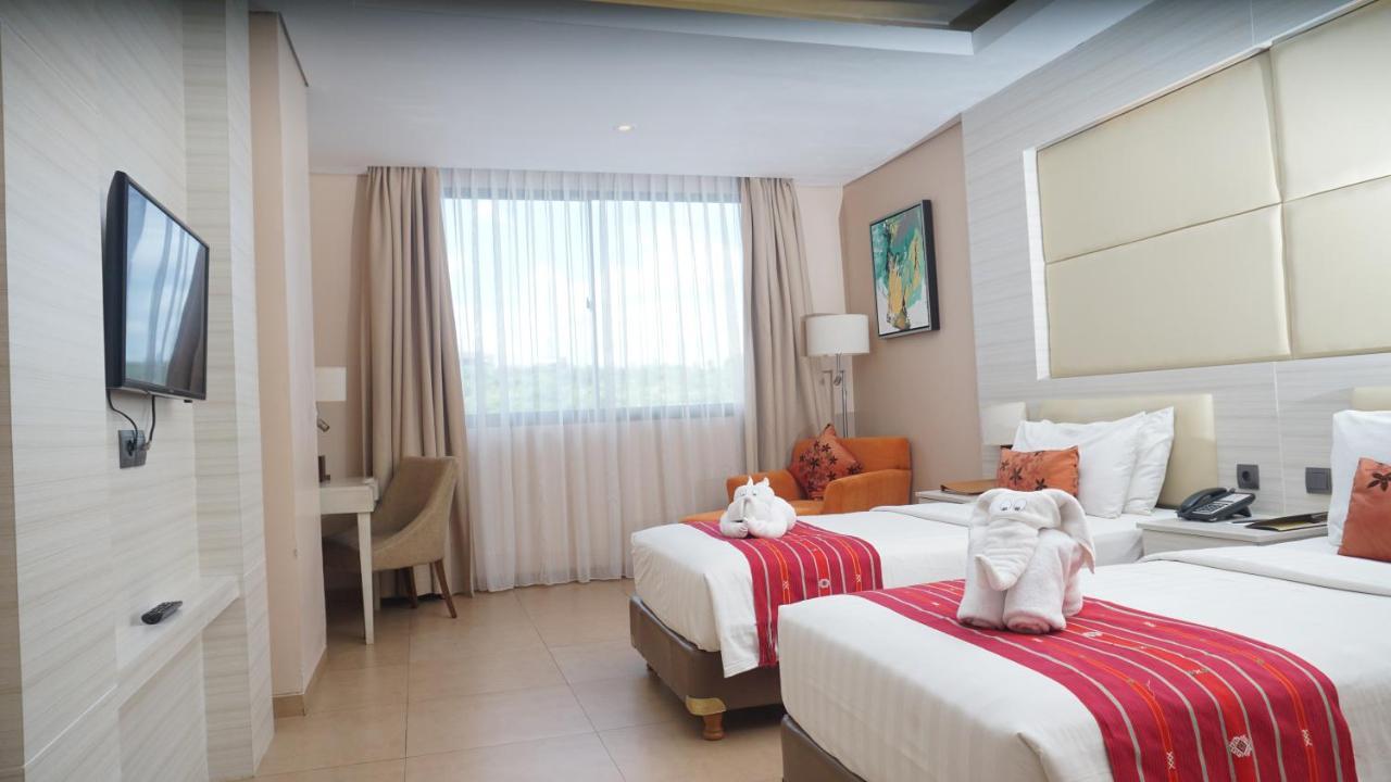 Sotis Hotel Kupang Exterior foto