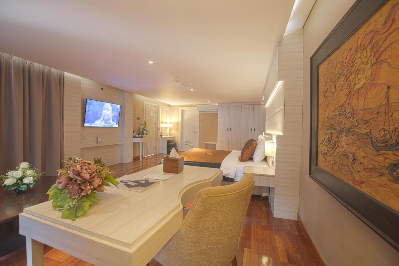 Sotis Hotel Kupang Exterior foto
