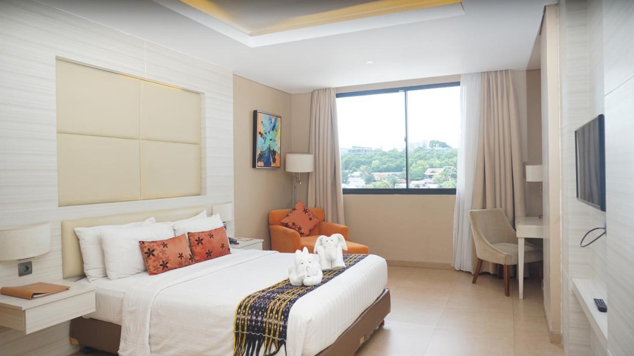 Sotis Hotel Kupang Exterior foto